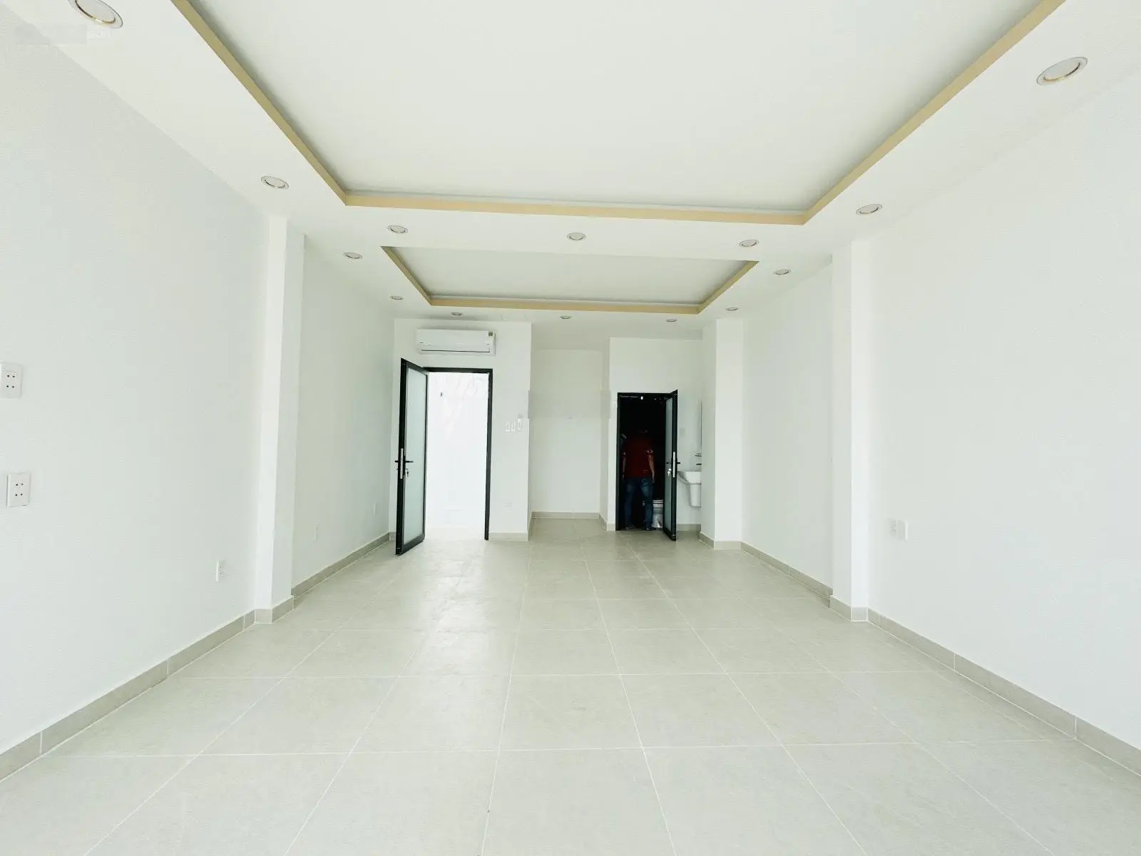 Nhà mới Hướng Đông Nam mát mẻ. Mặt tiền đường 8m có vỉa hè. Cách Nguyễn Duy Trinh chưa tới 100m