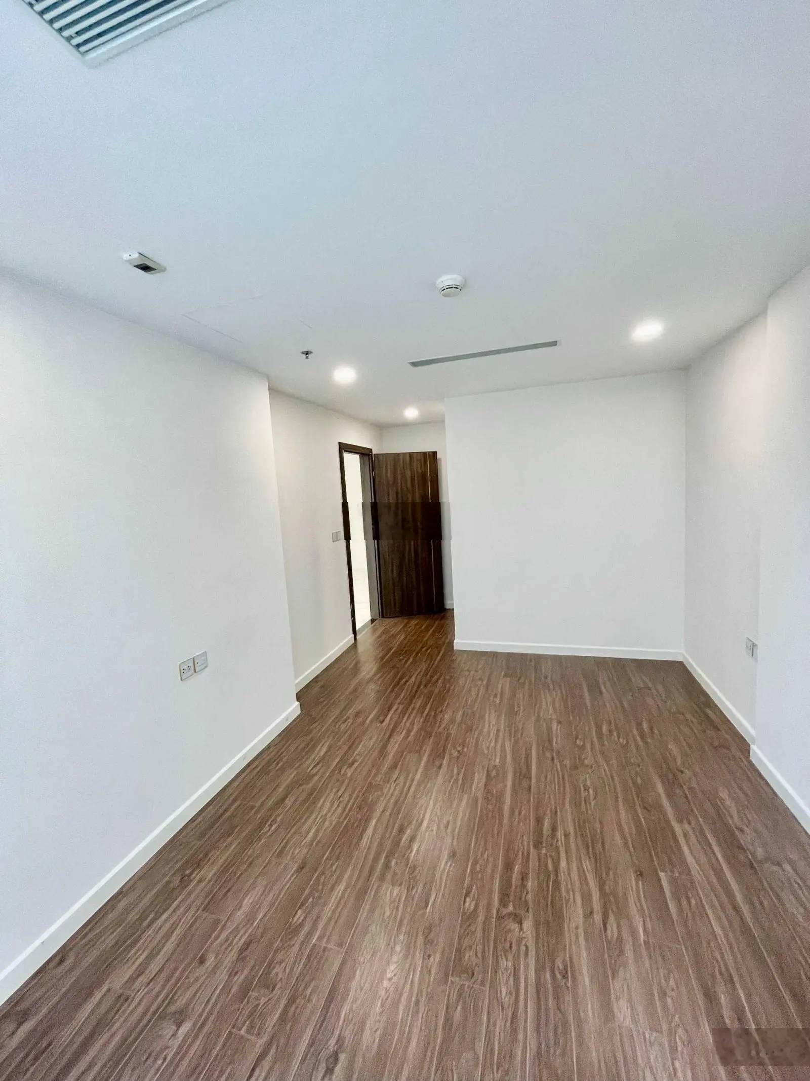 Bán gấp giá lỗ căn 3 phòng ngủ 3WC Sunshine Sky City. Giá: 5.3 tỷ. Nội thất chủ đầu tư mới 100%