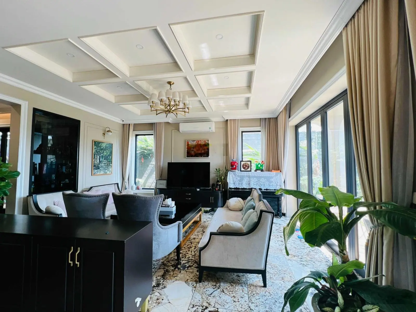 Bán biệt thự đơn lập 270m2 15x18m Liên Phường full nội thất nhập khẩu, khu an ninh cao cấp giá 33tỷ