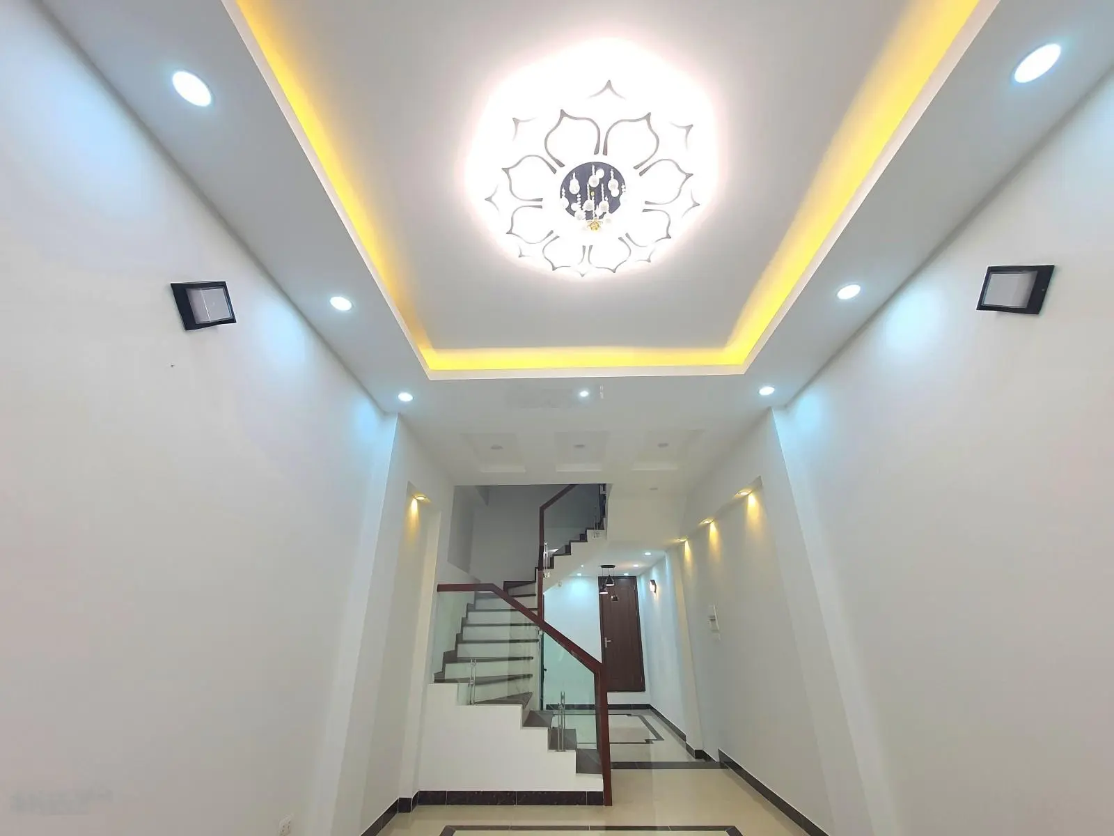 Bán Gấp nhà riêng phố Hồ Đắc Di 42m 5Tg MT 3,6m hơn 8 tỷ full nội thất gần ÔTô phân lô quân đội.
