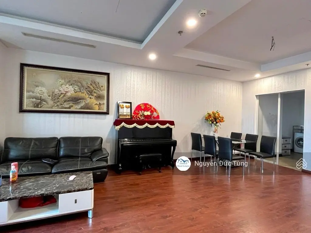 Bán gấp CCCC Royal City, 120m2, 2 ngủ, phòng khách siêu rộng, nội thất đẳng cấp, 10,3 tỷ