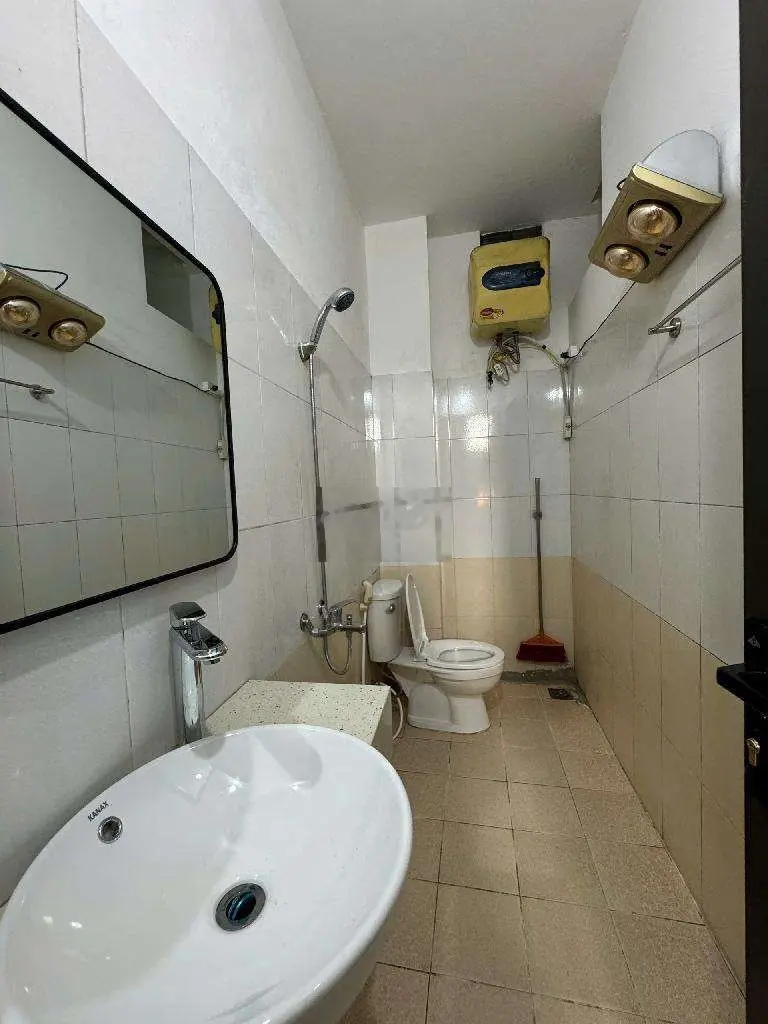 Bán nhà ngọc thụy 42m2 xây 3 tầng - 3 ngủ +1 phòng thờ - gần ôtô tránh
