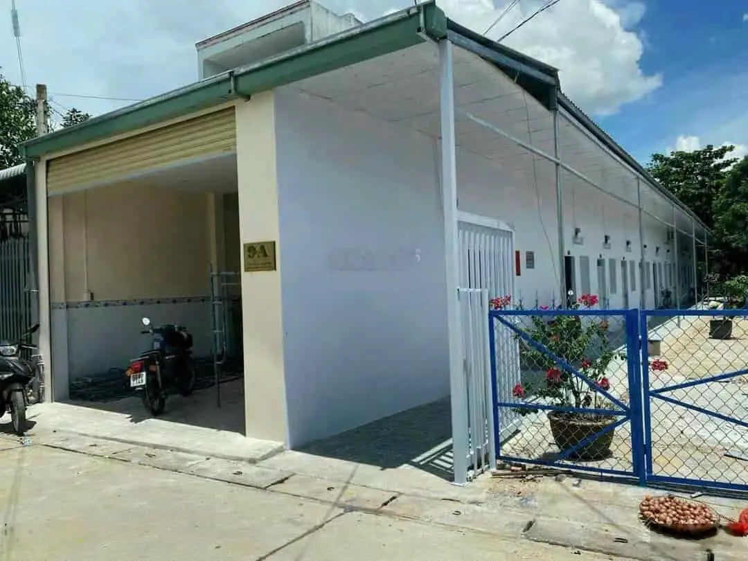 Bán dãy trọ 7 phòng 1 kiot 162,5m2 giá 900tr gần KCN Tây Bắc sát Quốc Lộ 22 sổ riêng