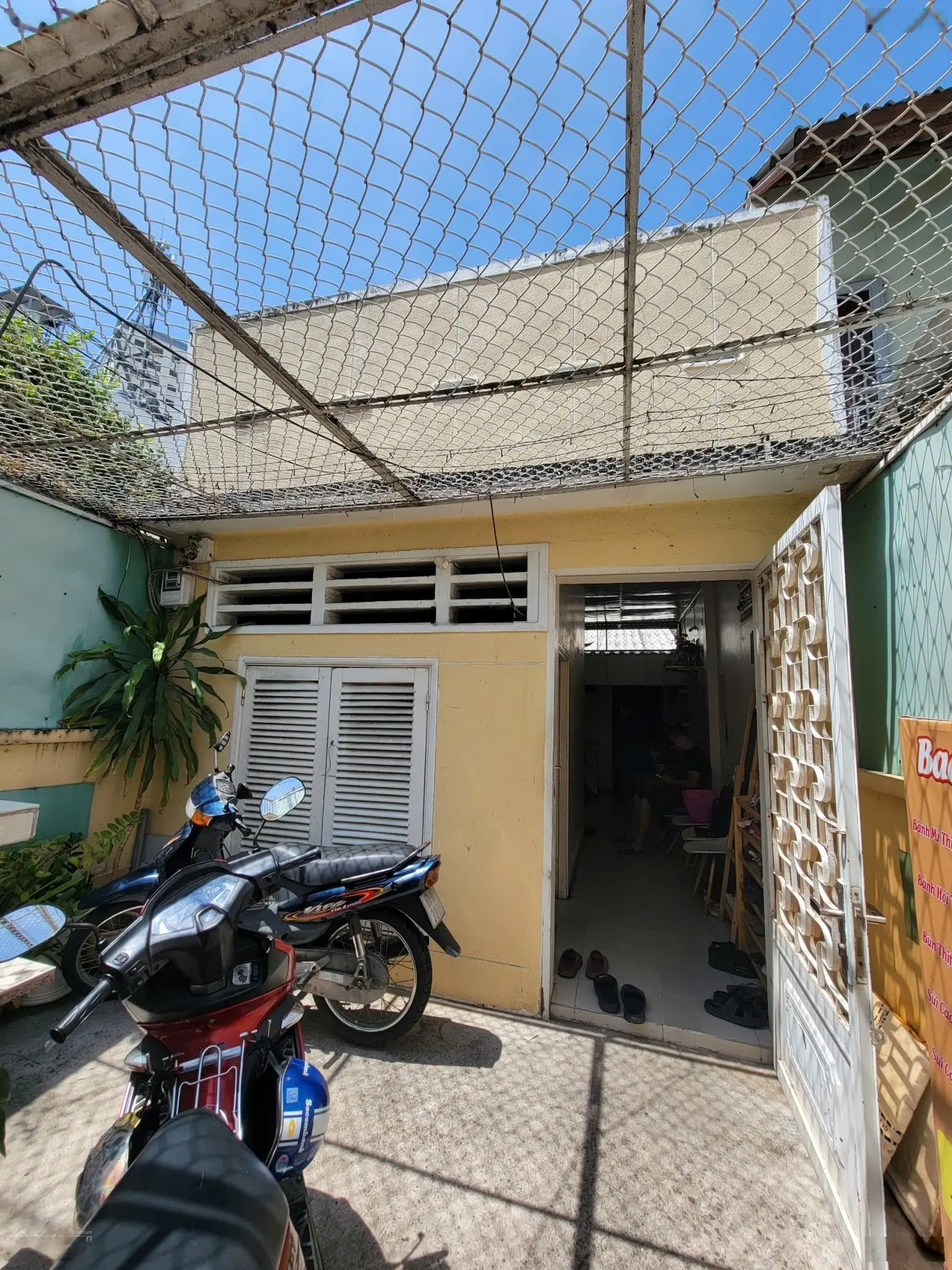 Hẻm ô tô quay đầu, 103,6m2, sổ vuông a4, gần hàng xanh, an ninh, dân trí cao