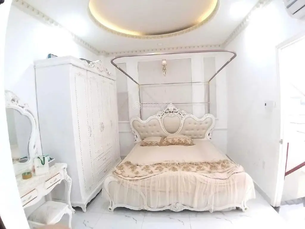 Hơn 6 tỷ, nhà 3 tầng, ngang 5,5m. Xe hơi ngủ trong nhà. Gần Phạm Văn Đồng, P.Linh Đông, Thủ Đức.