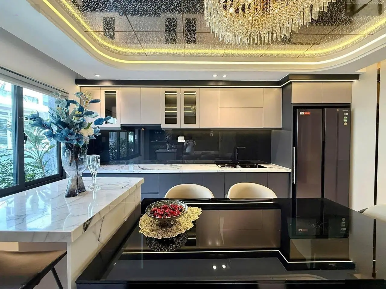 Mới xây dựng dọn ở liền ngay đường Lý Thái Tổ, Q10 - Giá 3 tỷ 990 / 60m2. Xe hơi trước nhà. Sổ sẵn