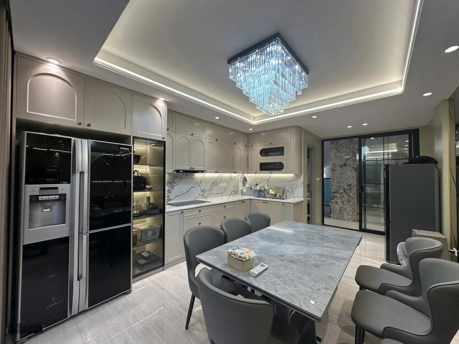 Phân lô Ngọc Khánh . Phố Vip quận Ba Đình . 7 tầng thang máy xịn . Siêu siêu đẹp .