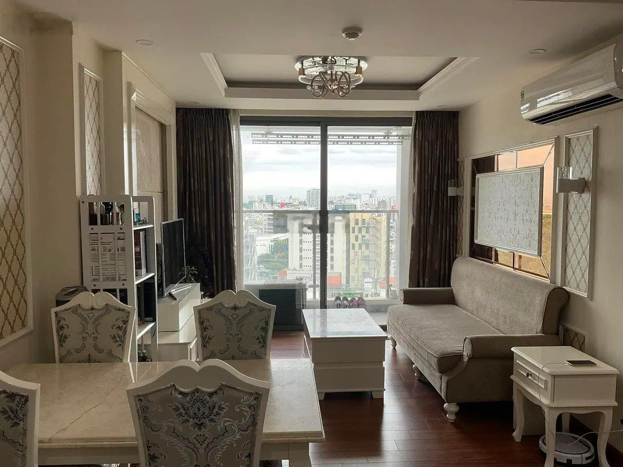 Chính chủ cần bán gấp CHCC Newton tại Q. PN. DT: 96m2 3PN 2WC full NT. Giá: 6tỷ5. LH: 0961 663 ***