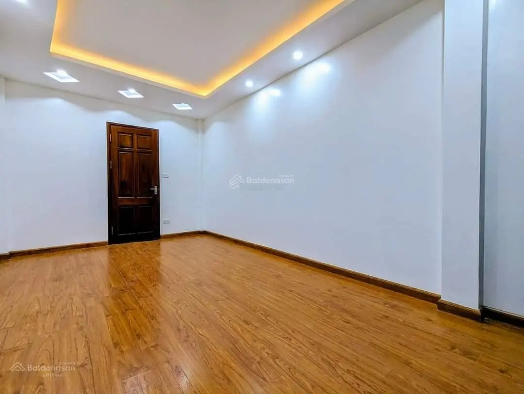 Bán rất gấp nhà phố Chính Kinh, 2 thoáng, vị trí đẹp sát Ngã Tư Sở, sổ nở hậu, 33m2 x 7 tầng