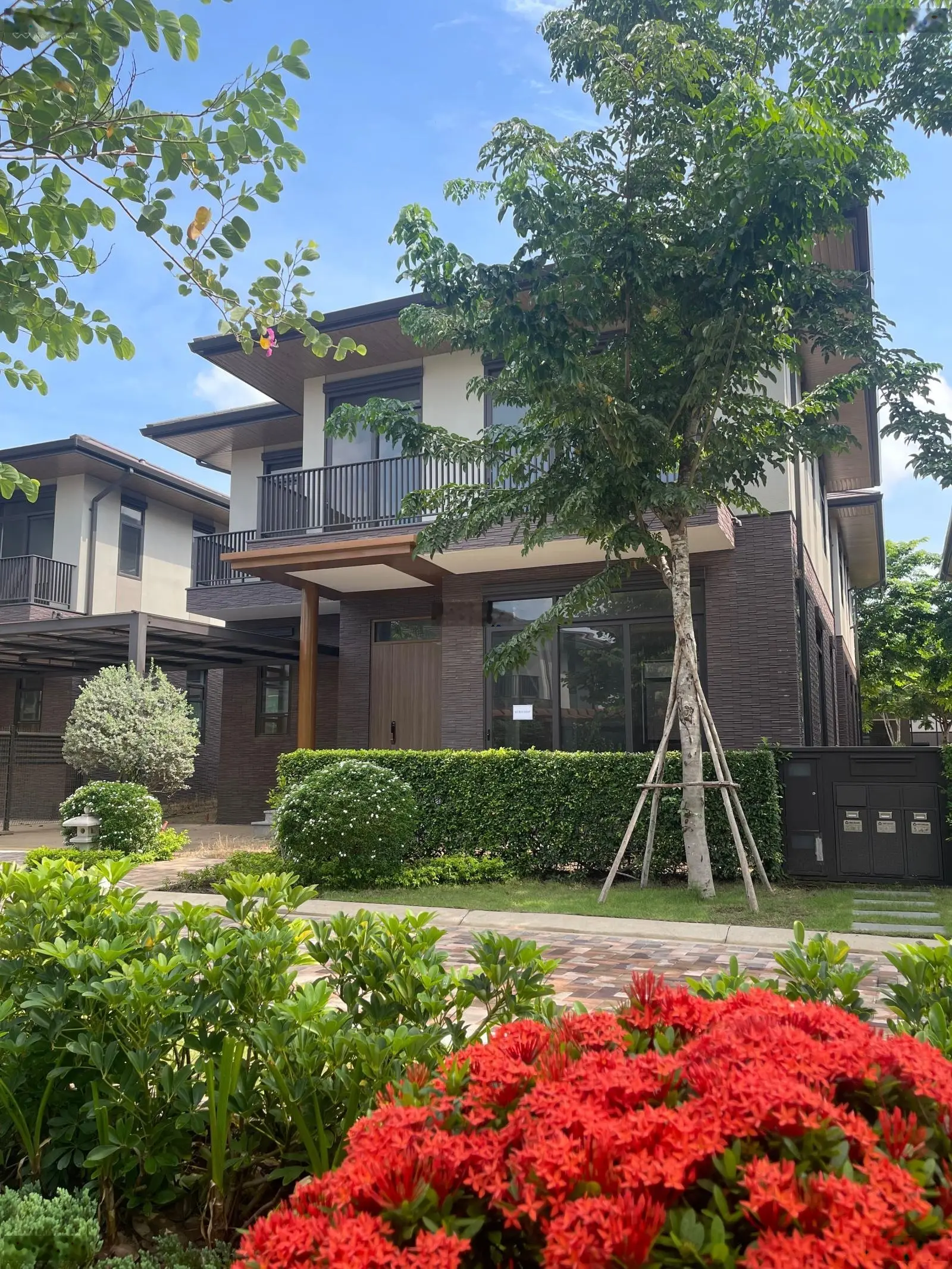 Biệt thự song lập view công viên. Giá 6 tỷ, DT 150m2. LH Ms Tâm Nam Long