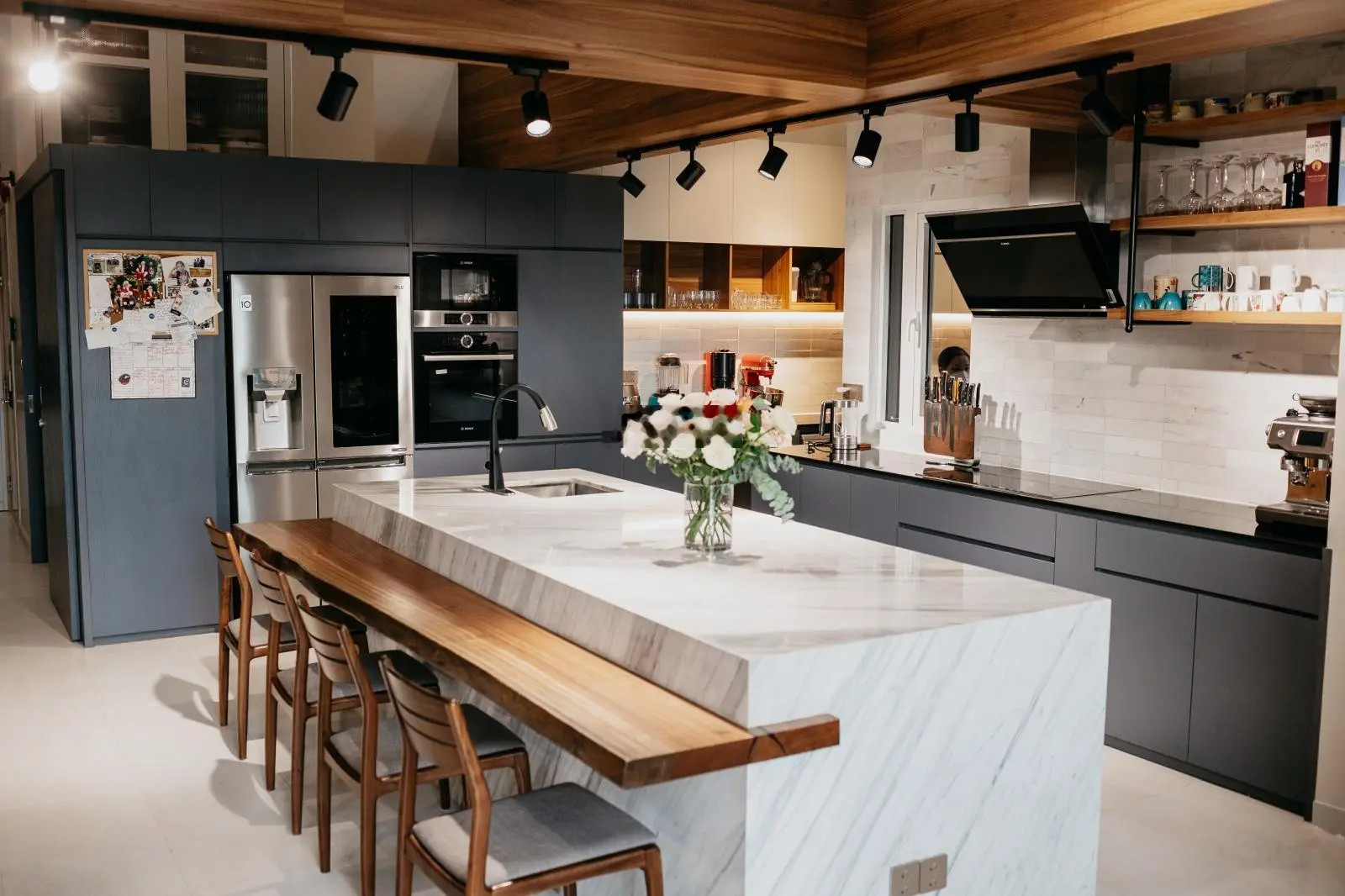 Chỉ với 30 tỷ sở hữu ngay căn Duplex tầng thấp gồm 5 phòng ngủ diện tích lớn, đầy đủ nội thất