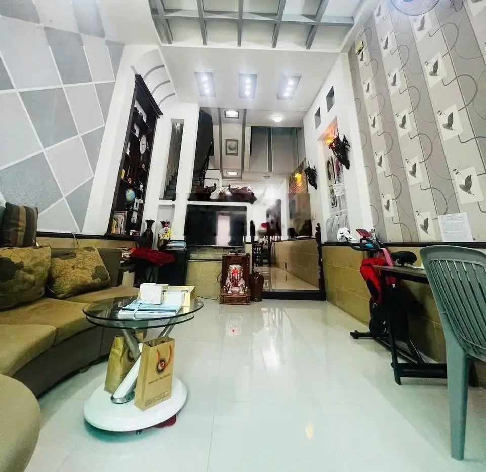 Bán nhà 3 tầng hẻm nhựa xe hơi đường Lê Văn Quới, DT: 50,2m2 nở hậu, giá 4tỷ1