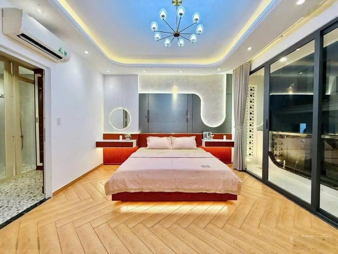 Tôi bán nhà mặt đường 1Trệt - 3lầu - 4pn - 5wc, giá 3tỷ420, trên đường Hoa Lan - P.2 - Q.Phú Nhuận