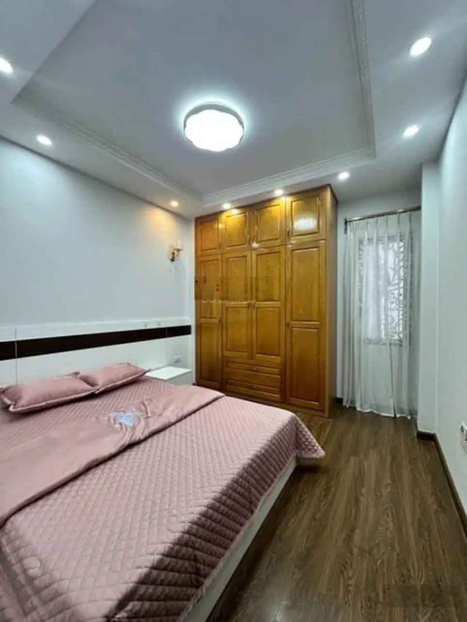 Bán nhà riêng , diện tích 33 m2+5 tầng-Mặt phố- ô tô dừng đỗ ngày đêm