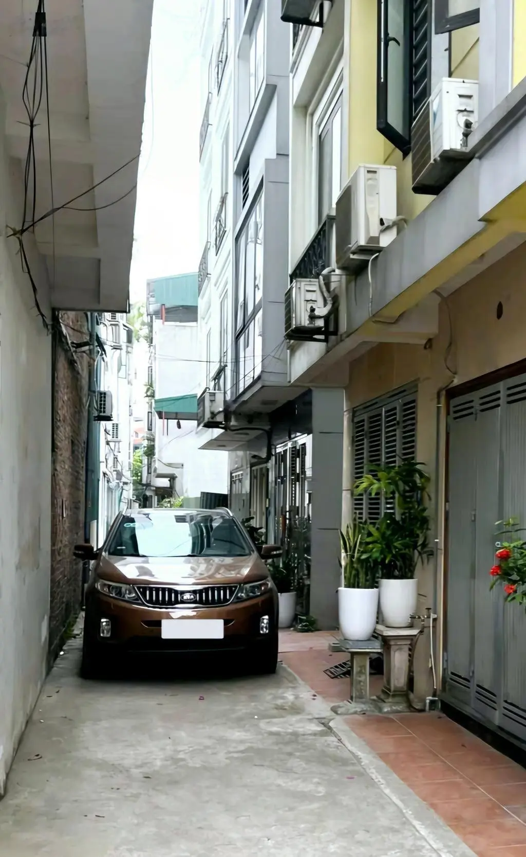 Nhà đẹp việt hưng ô tô đỗ sát cửa giá hợp lý cho người thiện chí