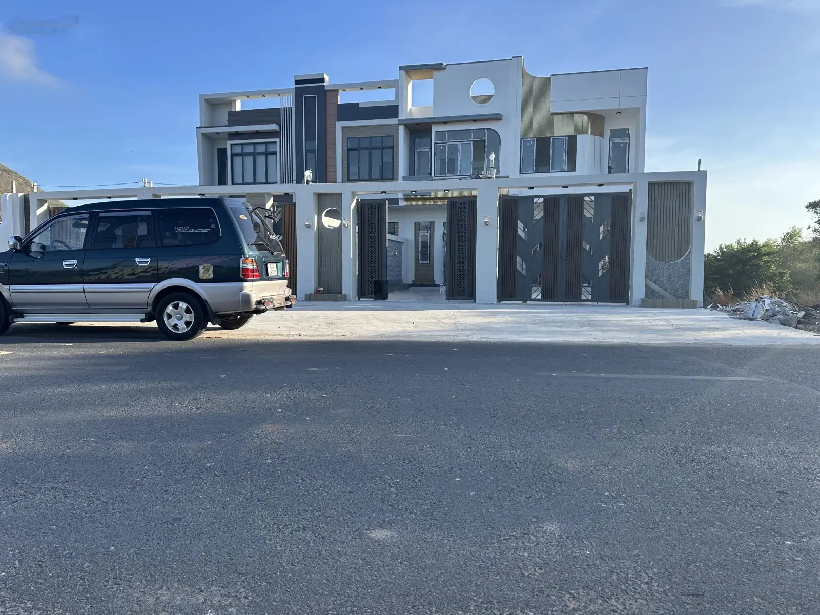 Bán nhà đẹp MT đường Phước Hưng - Phước Hải 1 trệt 1 lầu 4PN gần chợ, gần biển Phước Hải DT 170m2