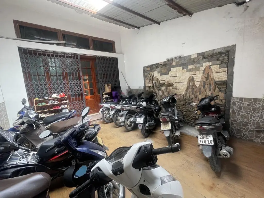 Chính chủ bán nhà mặt phố Ngô gia tự DT 110m, MT5m , vị trí trung tâm kinh doanh, ở sướng