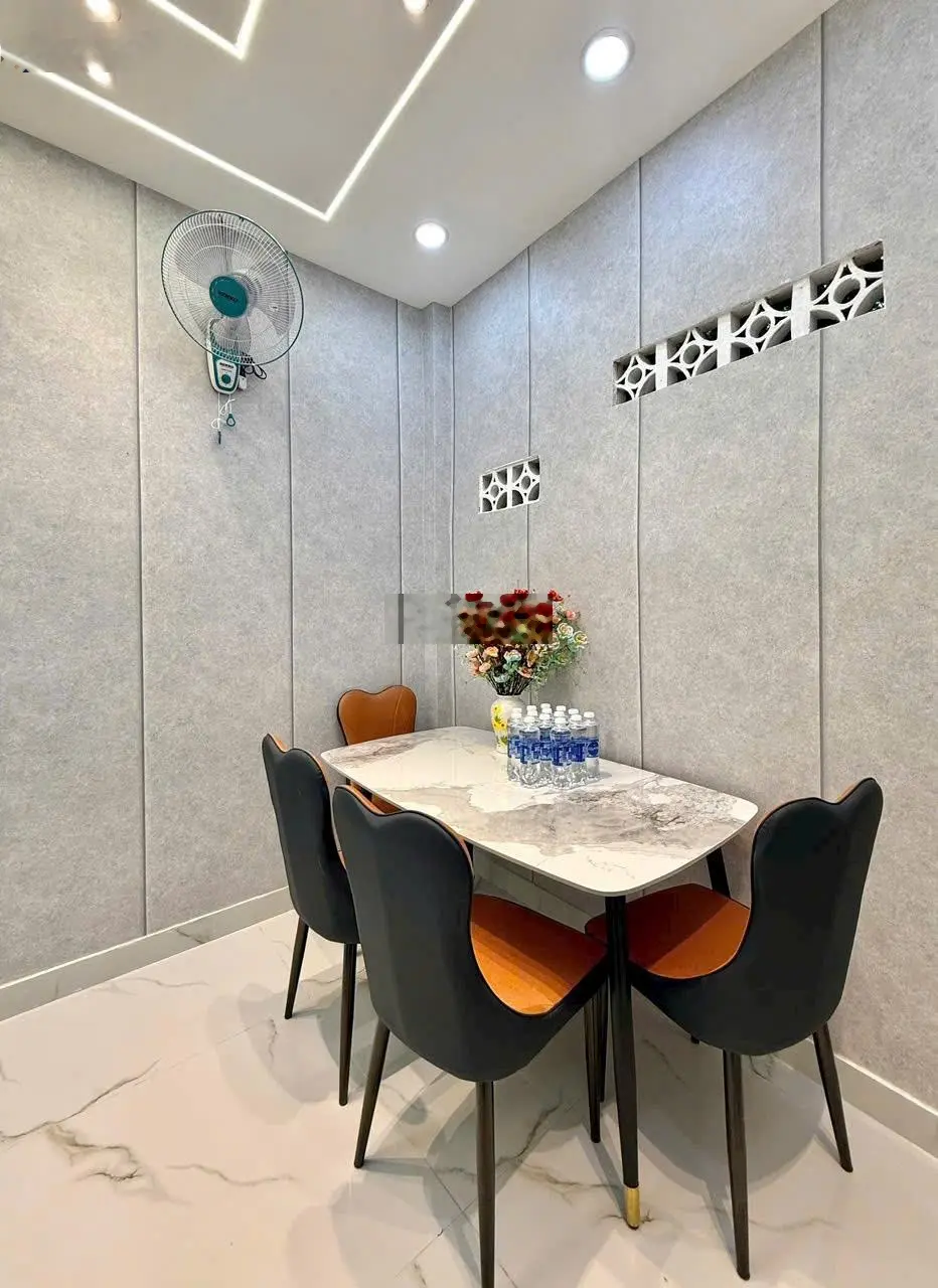 Nhà đẹp hẻm 1/, dưới 3 tỷ, hẻm trước nhà 6m, nhà trống, full nội thất mới đẹp. Liên hệ: 0906 435 ***