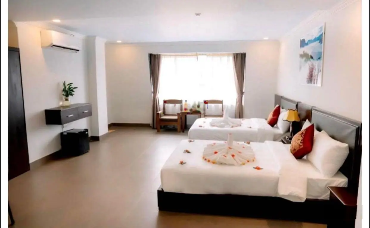 Bán khách sạn 3 mặt tiền trung tâm thị xã Sa Pa