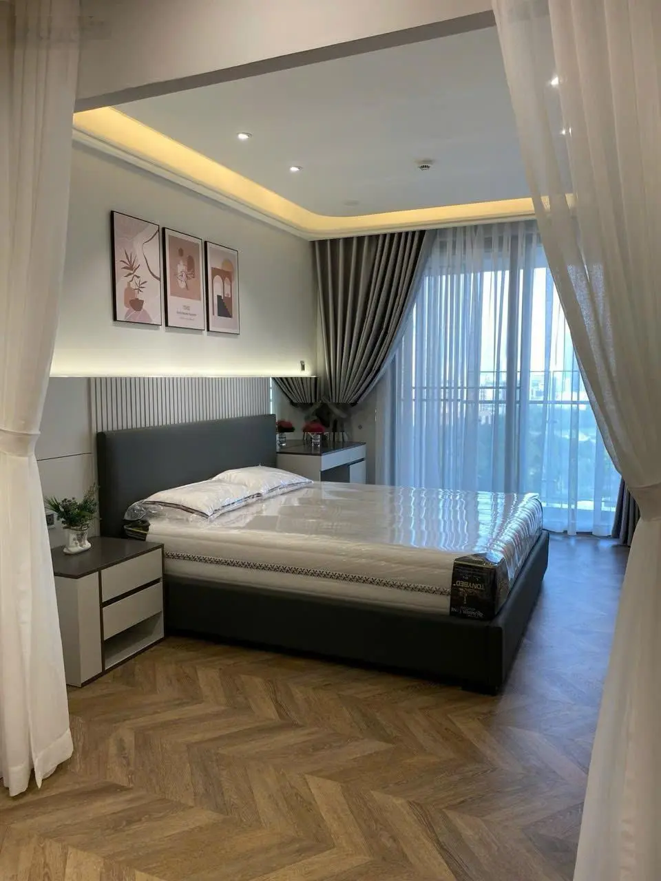 Cần bán CH cao cấp 3PN, 130m2, Midtown M8, View trực diện sông. Tầng cao view đẹp như hình