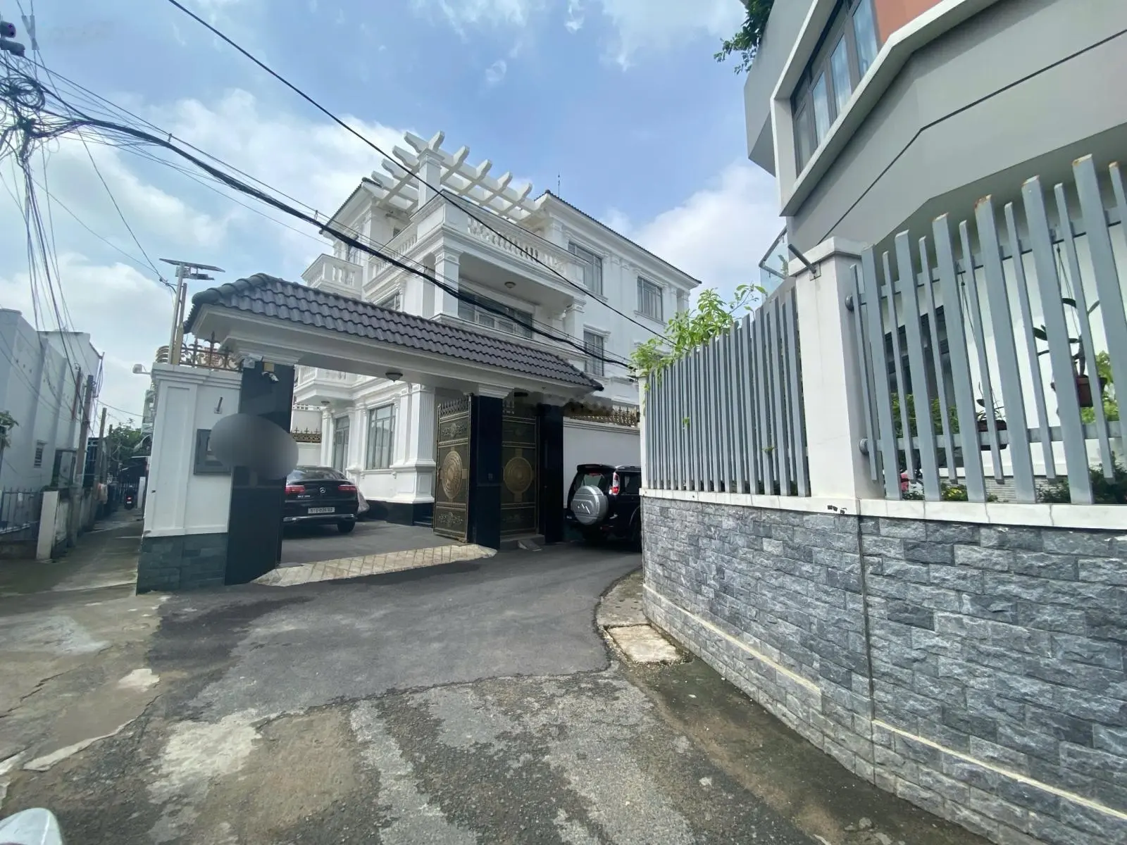 Nhà 2 lầu cách Phạm Văn Đồng 100m - DT 50,2 m2 - HXH đến nơi - giá chỉ 4. X tỷ TL thiện chí
