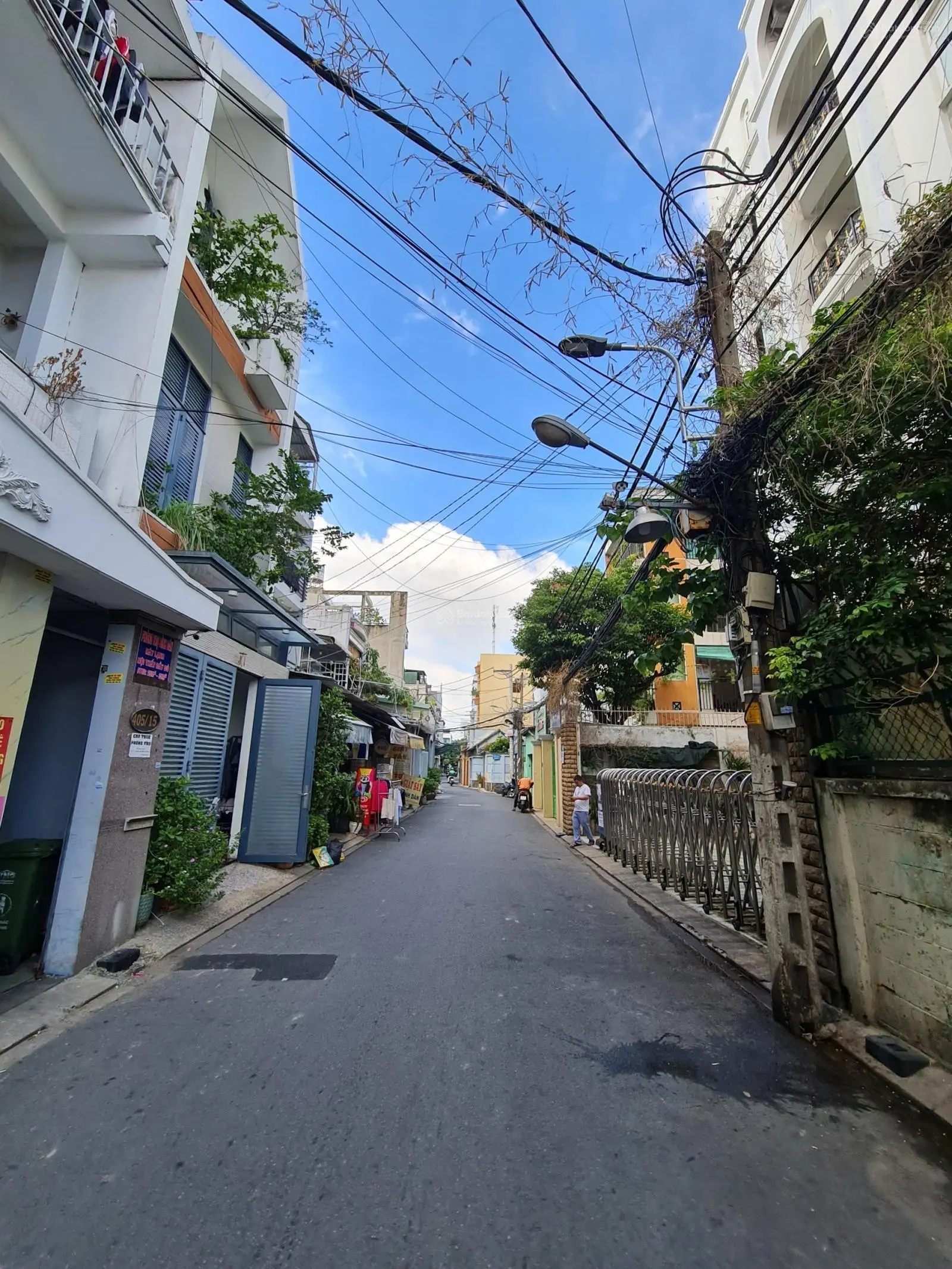Bán nhà HXH Trường Chinh, DT: 4.3x16m, 3 lầu, Gía chỉ 9.5 tỷ, Xe Hơi Đậu Trong Nhà