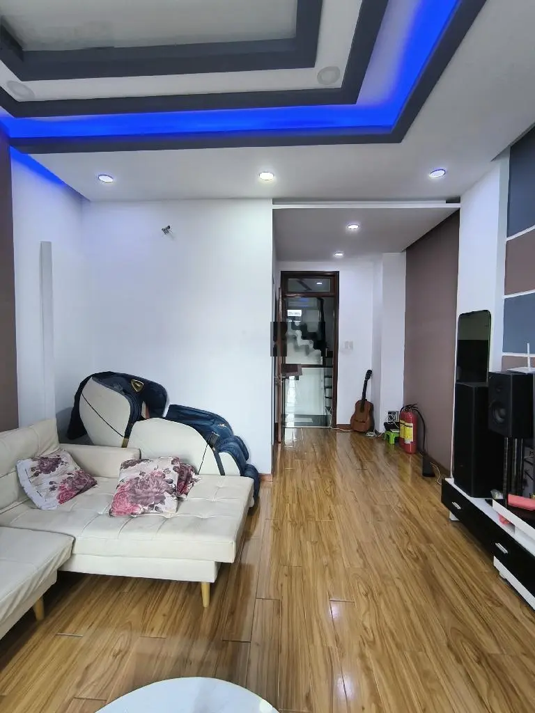Nhà Tôn Thất Thuyết Q4 - 5 tầng - 60m2, 4x18 - sát mt đường - chỉ 6 tỷ nhỉnh
