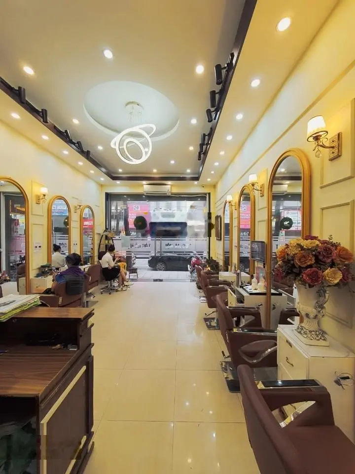 Siêu đẹp! Giá đầu tư! Mặt phố Dương Quảng Hàm Cầu Giấy 105m2, MT 4,5m, 2 thoáng nhà đẹp nhỉnh 32 tỷ