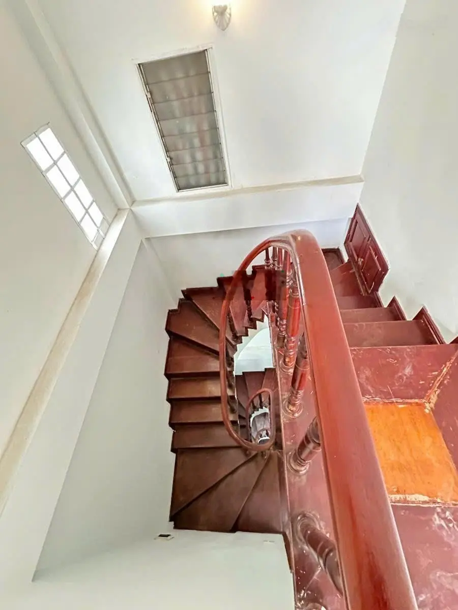 Bán căn nhà 5 tầng dân xây chắc chắn, mặt tiền 5m phố Nguyễn Hoàng