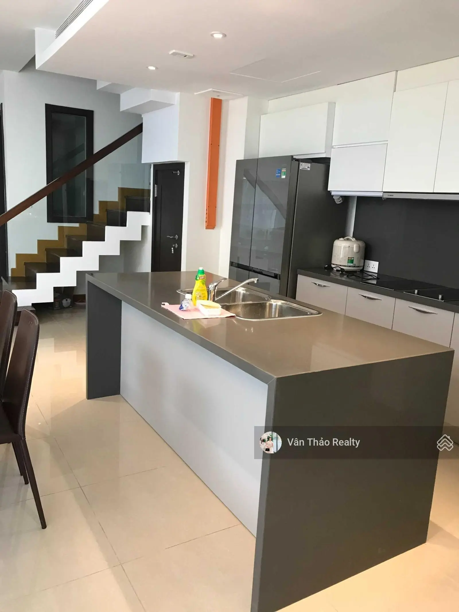 (Duplex 200m2 - giá siêu tốt) Bán căn Duplex 4PN - Đã có sổ hồng - ngay Đảo Kim Cương Quận 2
