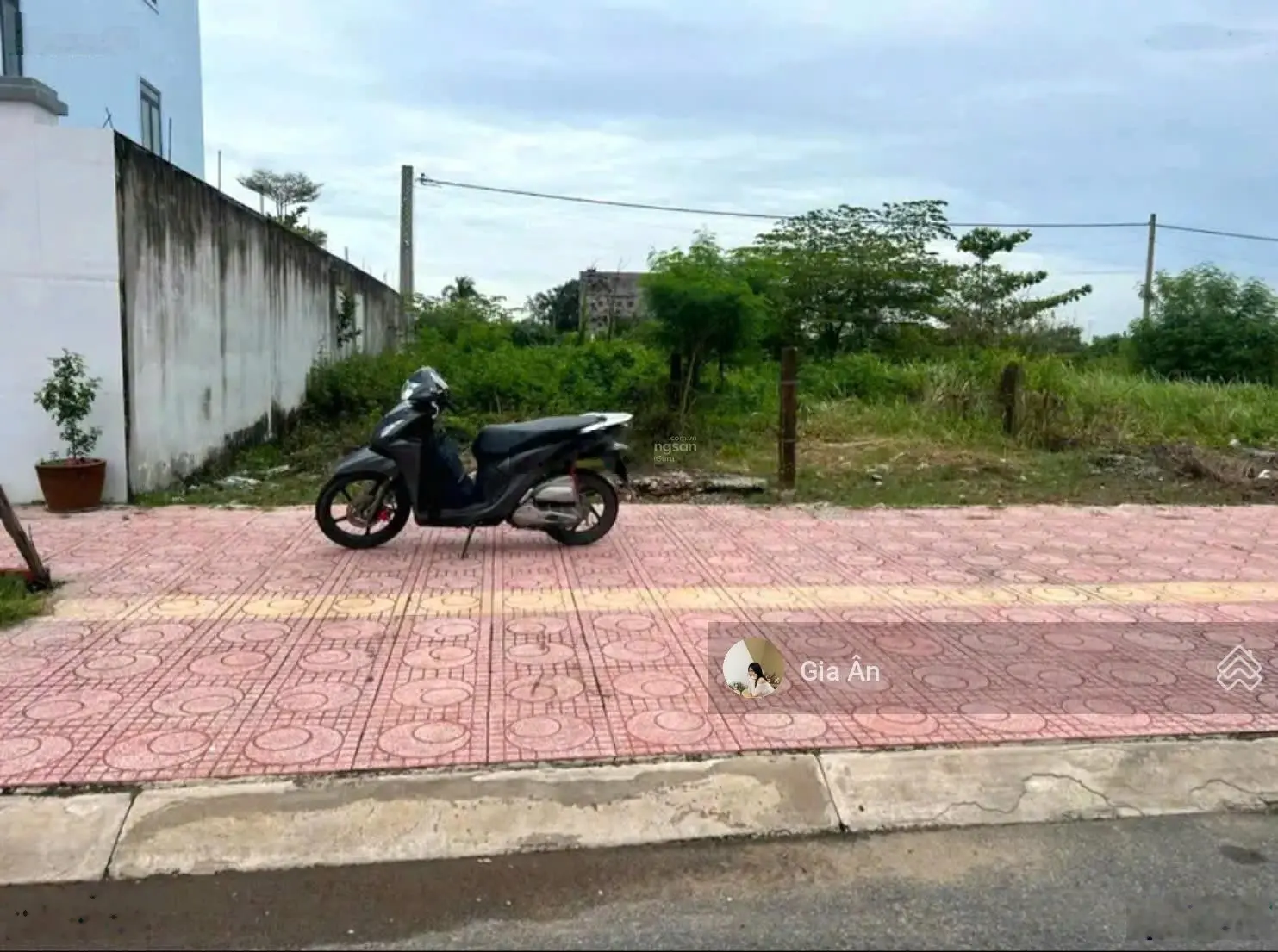 Ra nước ngoài cần bán nhanh lô đất 150m2/500tt, SHR, tại MTĐ Nguyễn Thị Định, Phú Hưng, Bến Tre