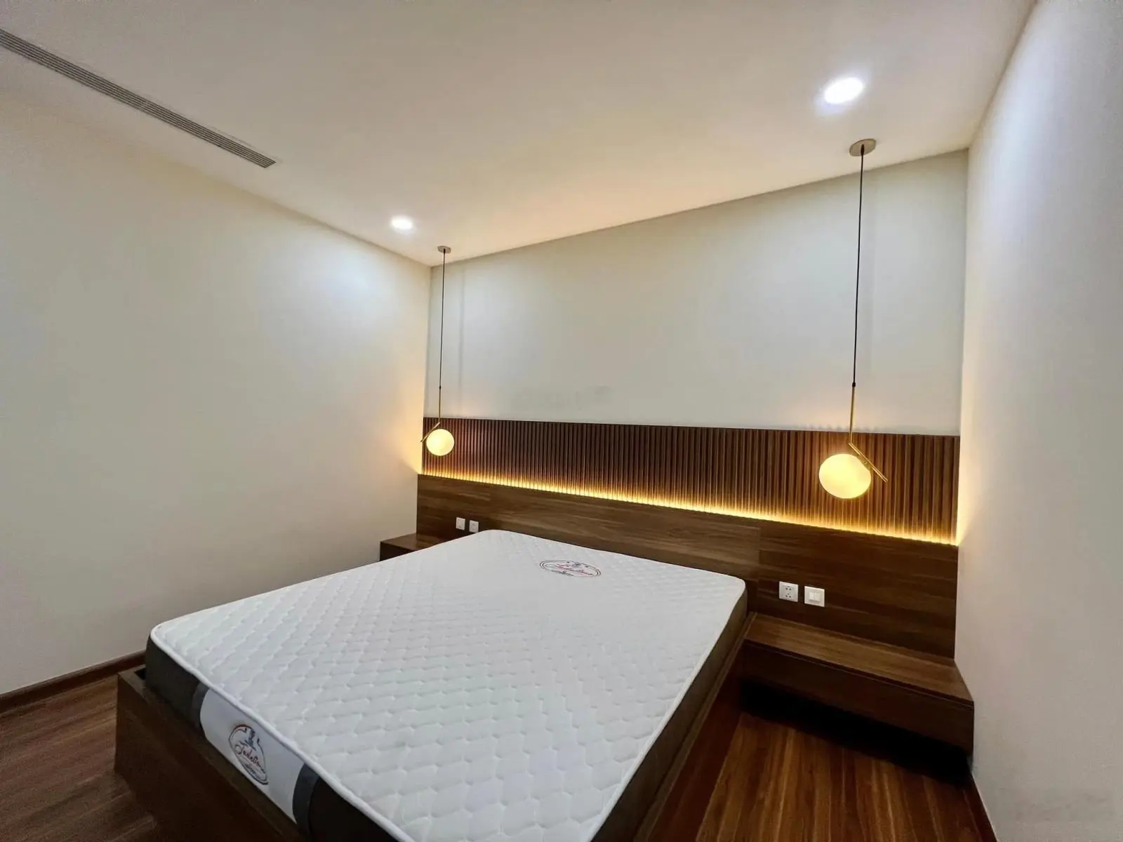 Hiếm có khó tìm, 2 ngủ tầng trung, hướng thoáng mát, hot nhất khu vực Cầu Giấy, Xuân Thủy