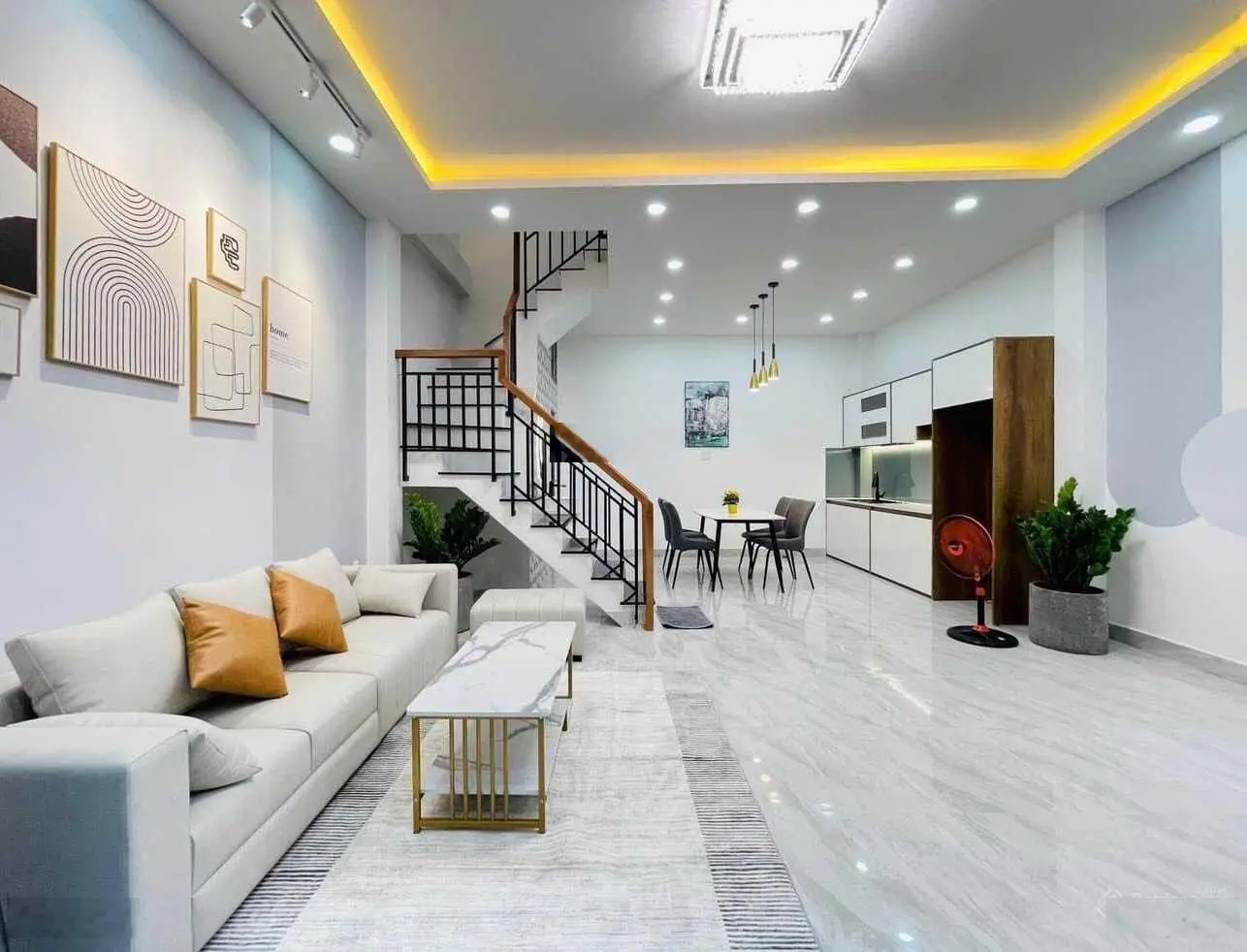 Chủ định cư nước ngoài sang nhanh nhà Lý Thái Tổ, P 10, Quận 10, DT 70m2, giá 3 tỷ 500tr, sổ riêng