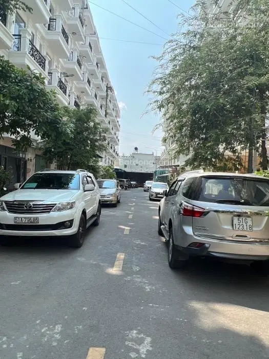 Nhà phố LK, 5 tầng, 4x13 (250m2 sàn), đường 8m, 50m ra Trần Thị Cờ