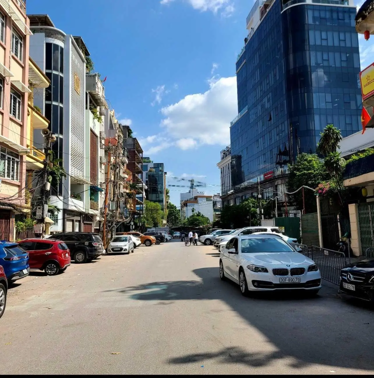 Bán tòa nhà apartment cao cấp tại Giang Văn Minh - Sơn Tây mặt đường đang mở thông