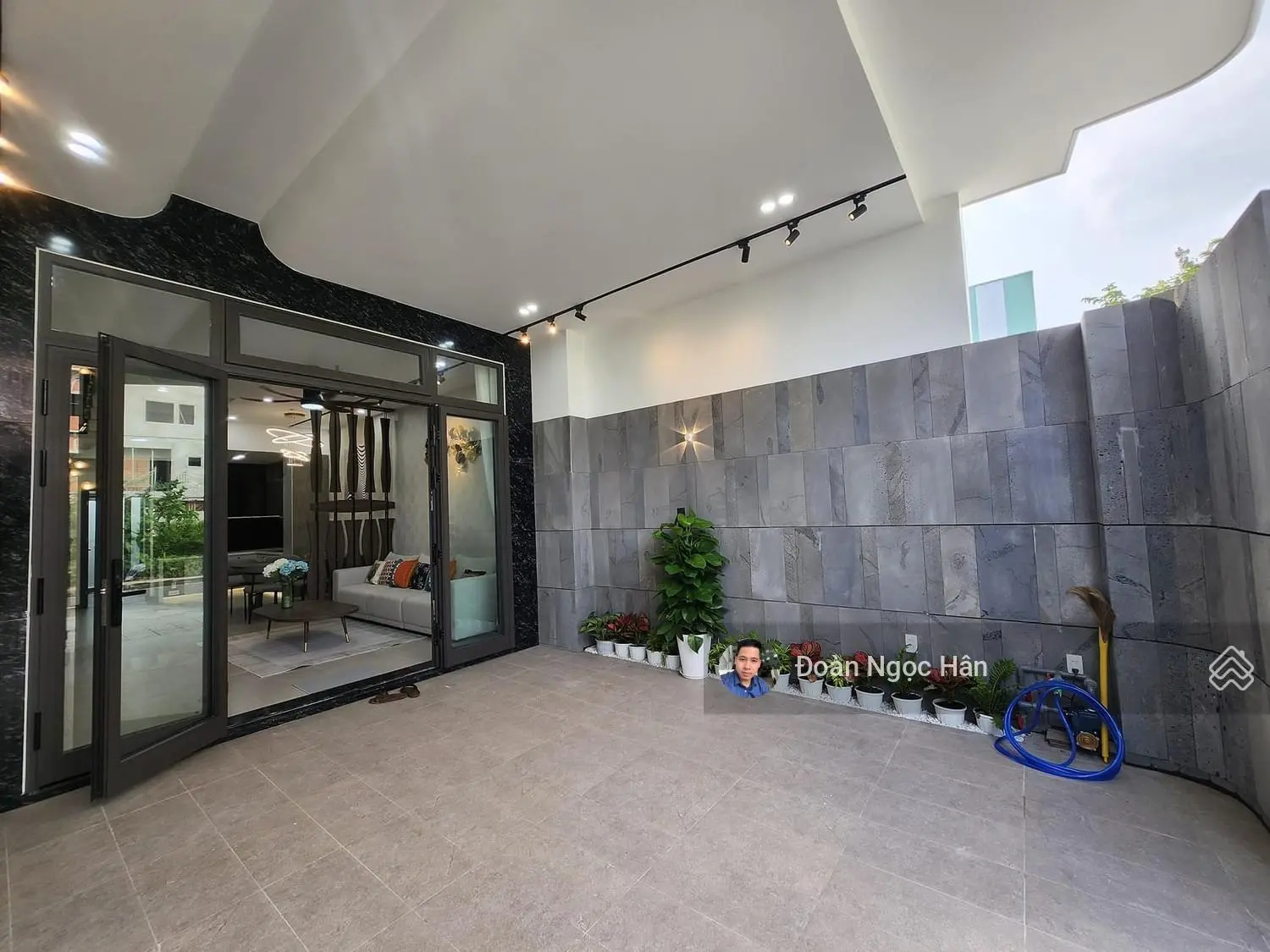 Căn nhà VIP sát biển full nội thất