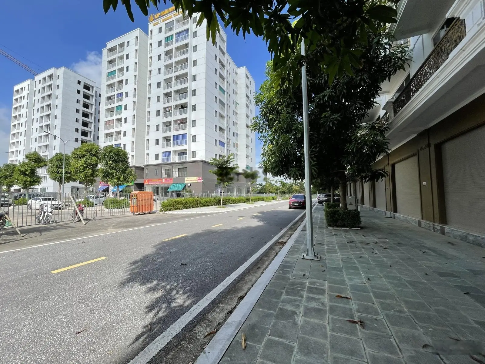 Bán căn liền kề 4 tầng quay về 3 chung cư kinh doanh đắc địa 0919 959 ***