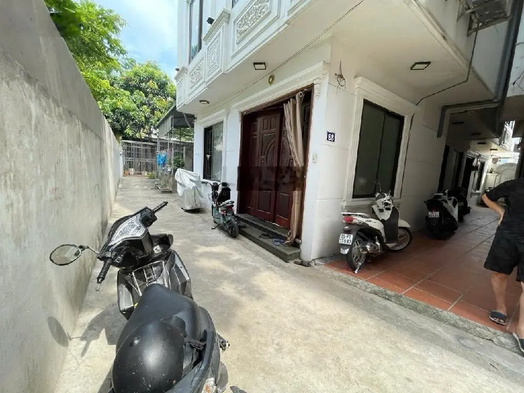 Nhà đẹp - nội thất full - ô tô đỗ cổng - chủ thiện chí bán - ngay sát cầu Vĩnh Tuy