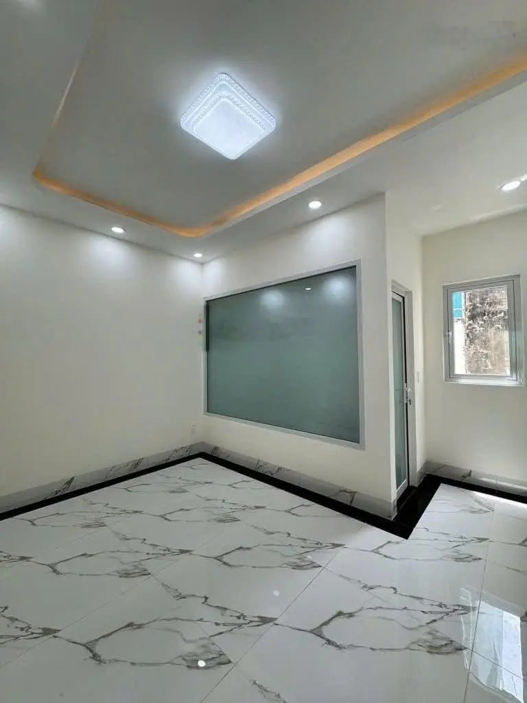 Nhà ngộp bán gấp DT 72,8m2/3tỷ380 Hoà Bình P5 Quận 11. Đang cho thuê 28tr/th gần CV nước Đầm Sen