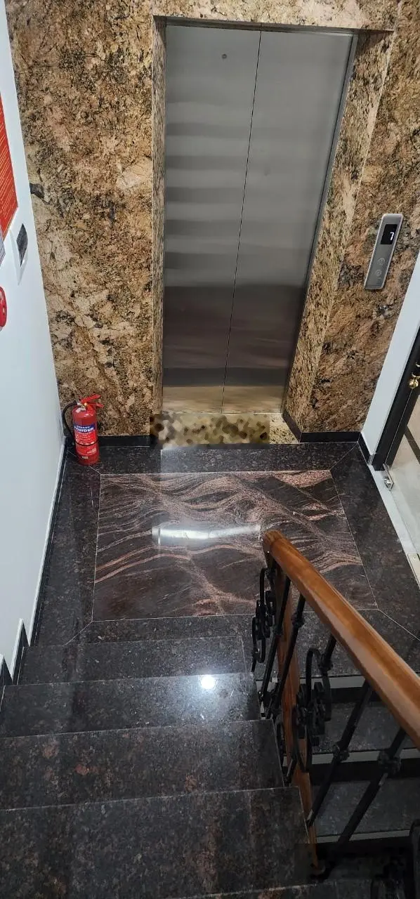 Bán tòa nhà văn phòng mặt phố Nguyễn Khang diện tích 80 m2 mặt tiền 6 mét x 8 tầng