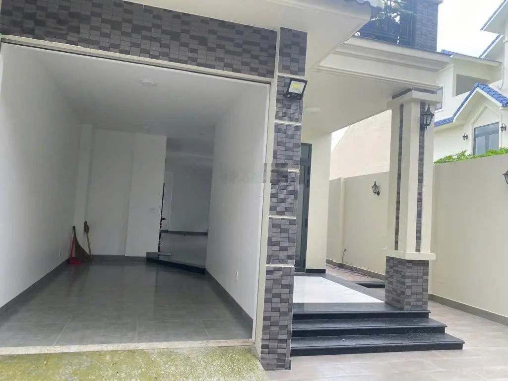 BÁN BIỆT THỰ VIP Đ31. P. PHƯỚC LONG B. THỦ ĐỨC. DT 200M2 4 LẦU. GIÁ CHỈ NHỈNH 20 TY
