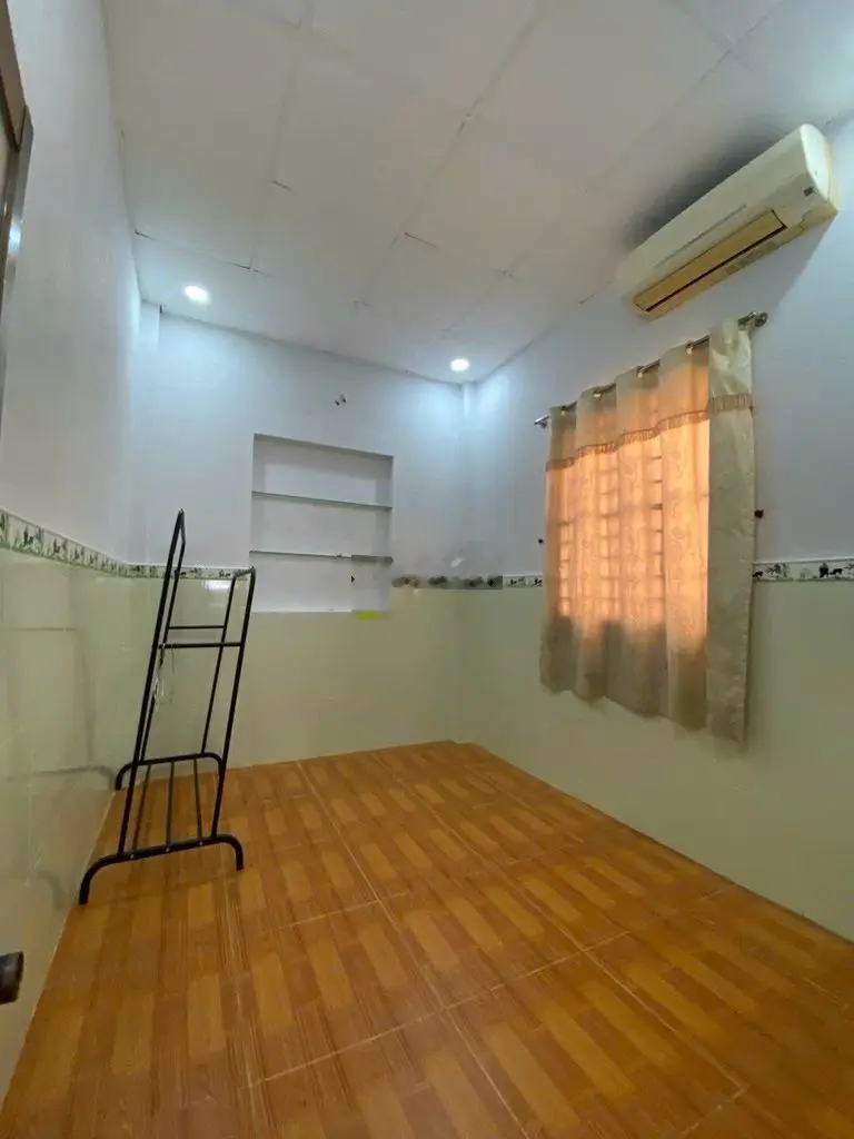 NHÀ HẺM 2 LẦU VƯỜN LÀI CMT 10M