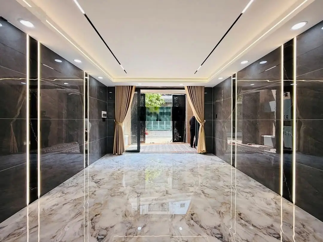 Bán gấp nhà Nguyễn Hiền, P3, Q3, gần THCS Bàn Cờ giá 4tỷ680 DT 91,8m2 (5,4x17) còn HĐ thuê 33 tr/th