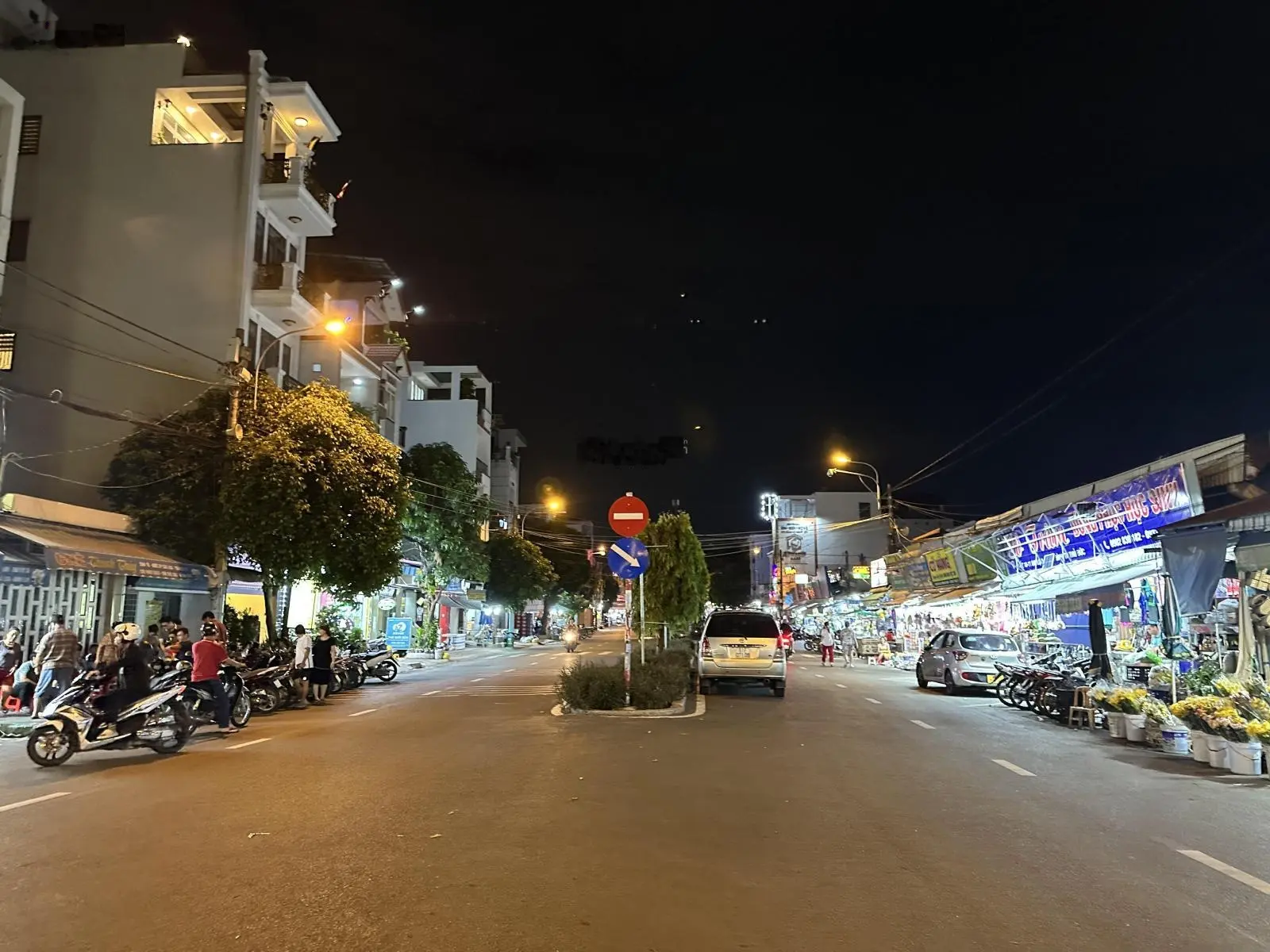 Bán nhà 3 tầng, mặt tiền Đại Lộ 2, Phước Bình Q9 - đang cho thuê 25 triệu/tháng DT : 6.6 x 21
