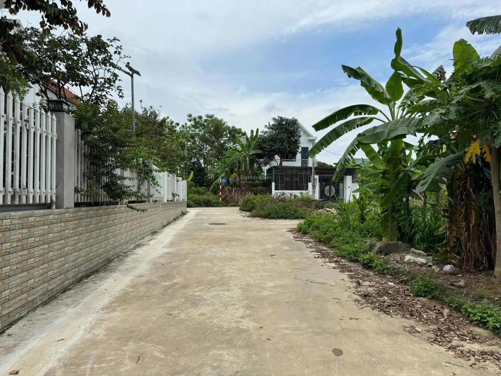 Lô góc 83,9m Sen trì Full tc căn nhà màu tím, sẵn tặng 2p ngủ 2 vệ sinh, điều hòa đầy đủ sẵn ở