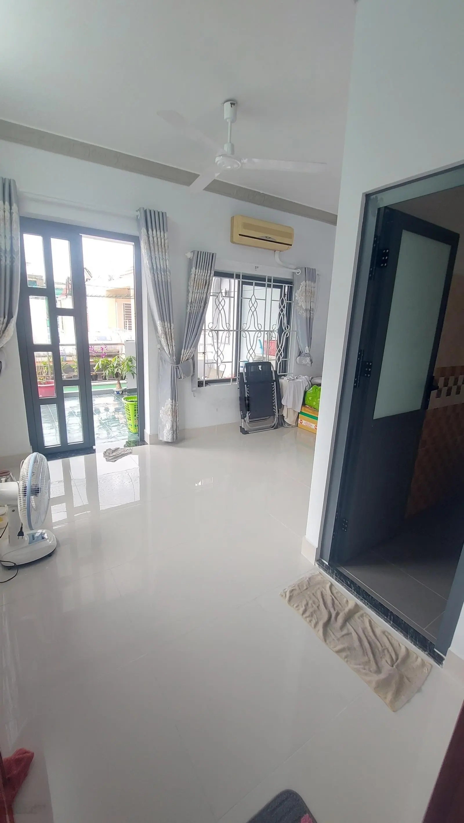 Bán nhà mới căn góc 2 mặt tiền 3 phòng ngủ xe hơi quận 4