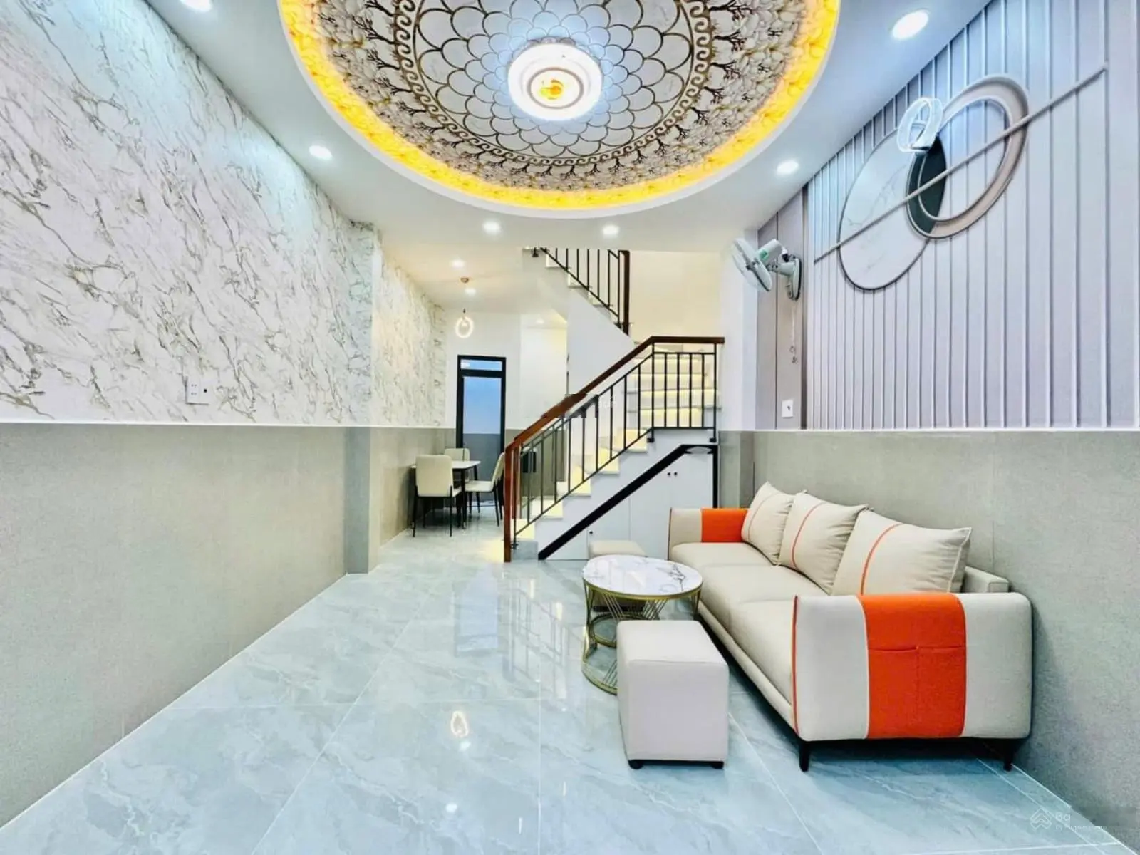 Nhà hẻm Quận 6. Ngay sát THPT Trần Nhân Tông 50m2 vuống vức 2 phòng ngủ. Phường 14 Quận 6 sổ sẵn