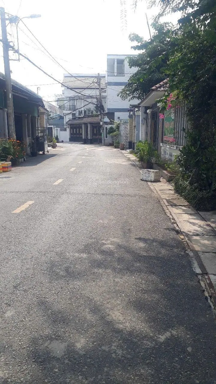 Bán nhà thị trấn Hóc Môn đường nhựa 10m thông Song Hành diện tích đất 240m2 nở hậu gần chợ Hóc Môn.