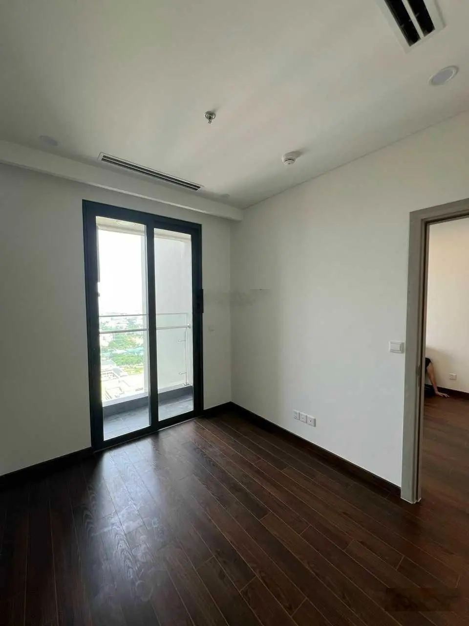 Bán lại căn hộ 2N2WC (62m2) tòa B mới nhận nhà