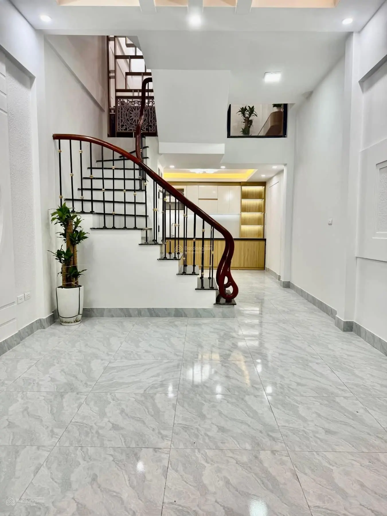 Bán nhà Bằng Liệt-Hoàng Mai.Nhà đẹp ở luôn,10m ra ô tô,trước nhà 3 gác tránh nhỉnh 6ty